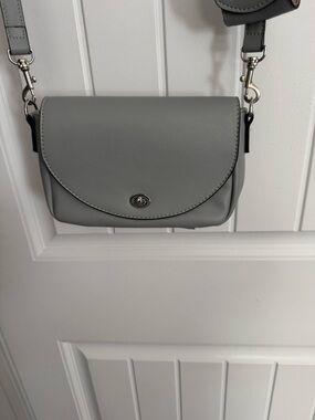 Rae Dunn Gray Crossbody Bag with Turn-Lock Detail